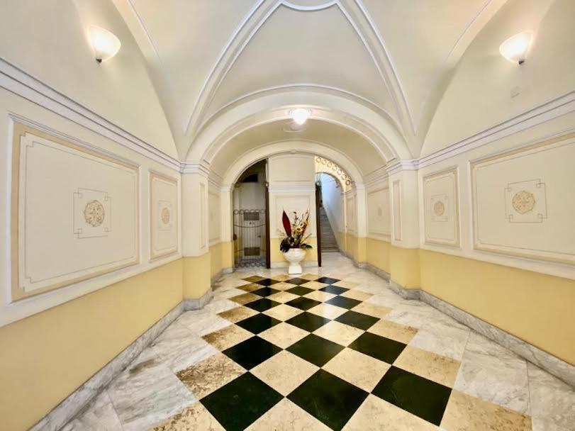Maison Flores Deluxe Бари Экстерьер фото