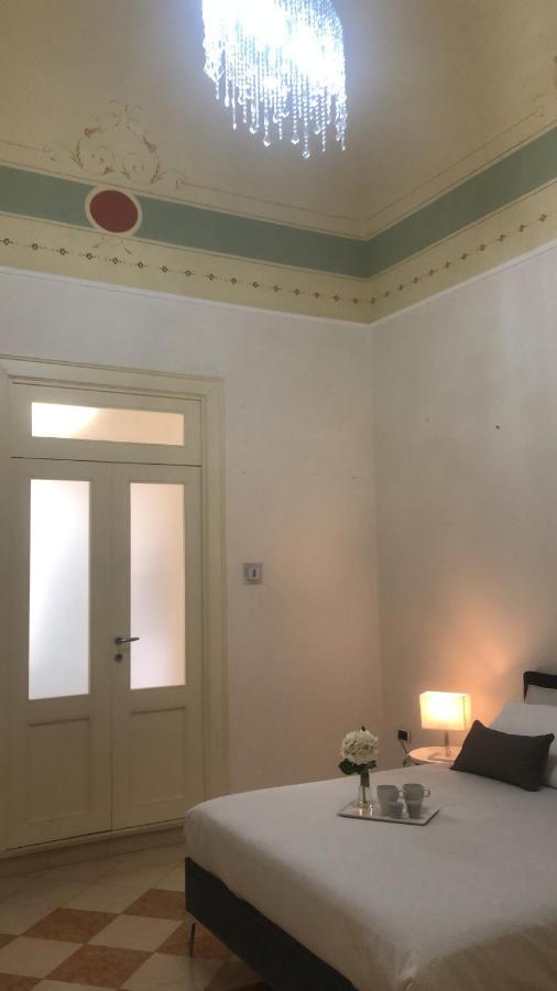 Maison Flores Deluxe Бари Экстерьер фото