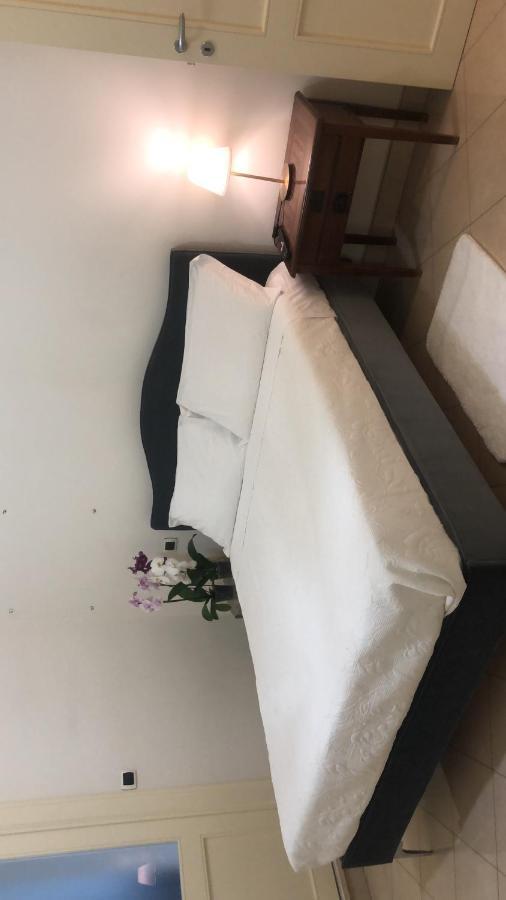 Maison Flores Deluxe Бари Экстерьер фото