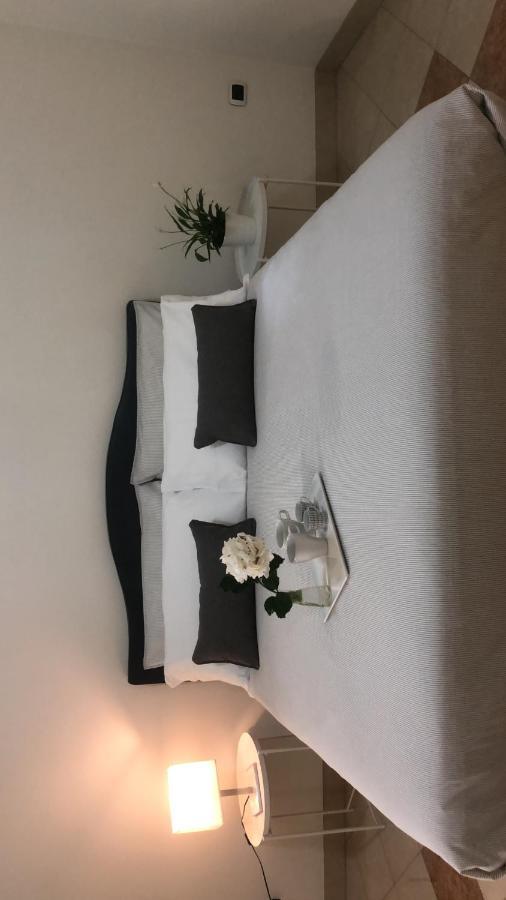 Maison Flores Deluxe Бари Экстерьер фото